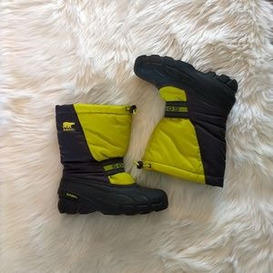Sorel Women's Neon Green Snow Boots size 7